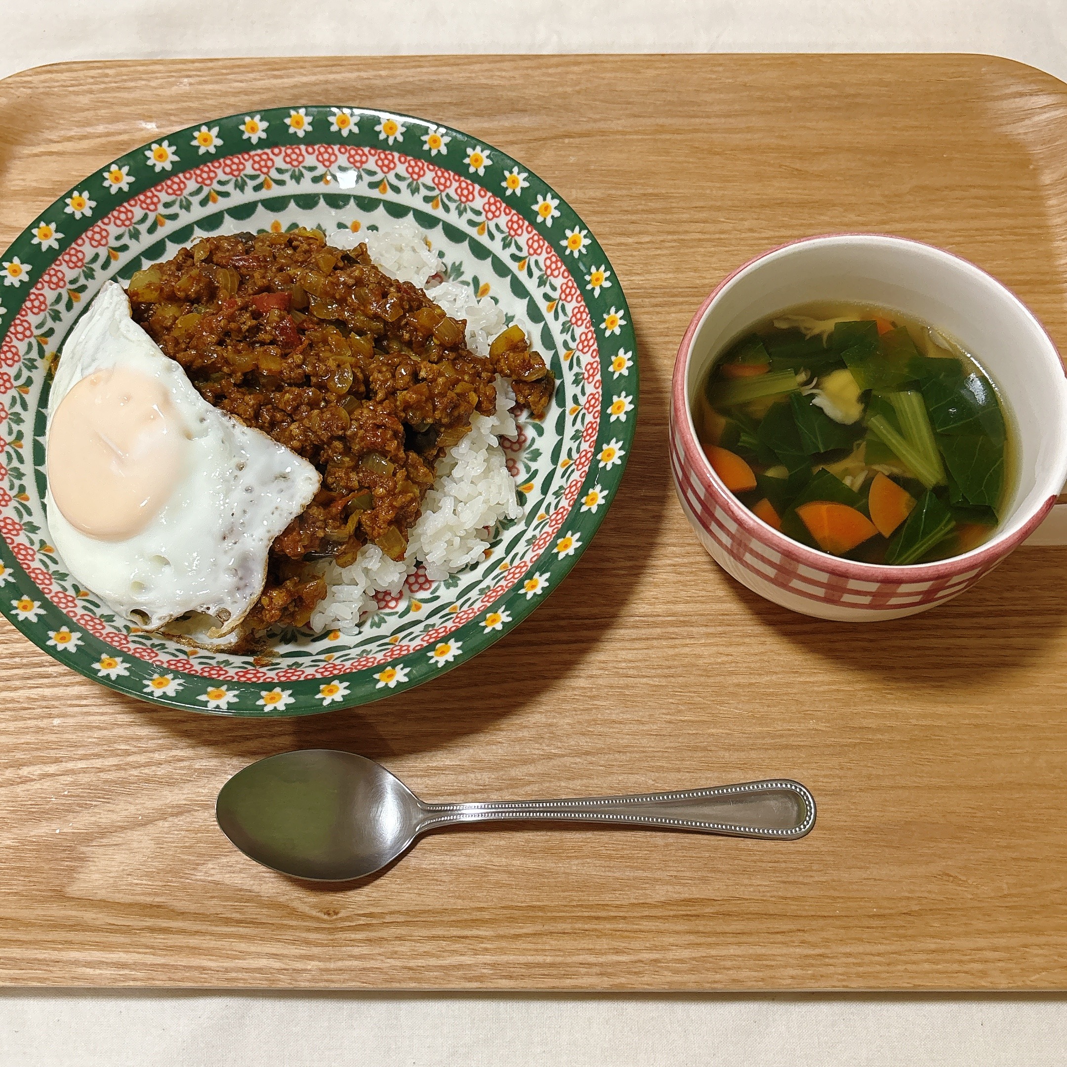 キーマカレー、コンソメスープの妊活中の夜ごはん献立