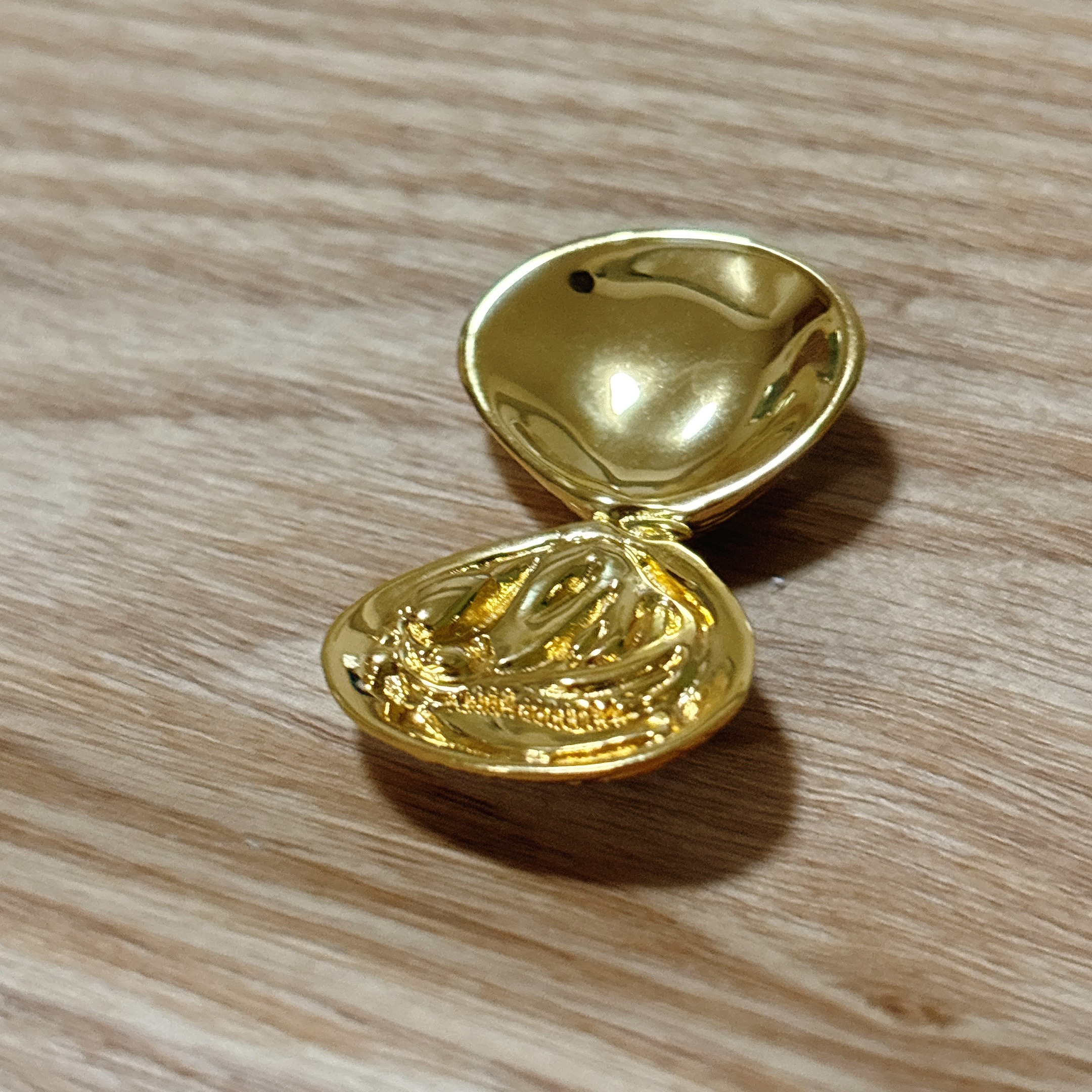 金のはまぐりの箸置き