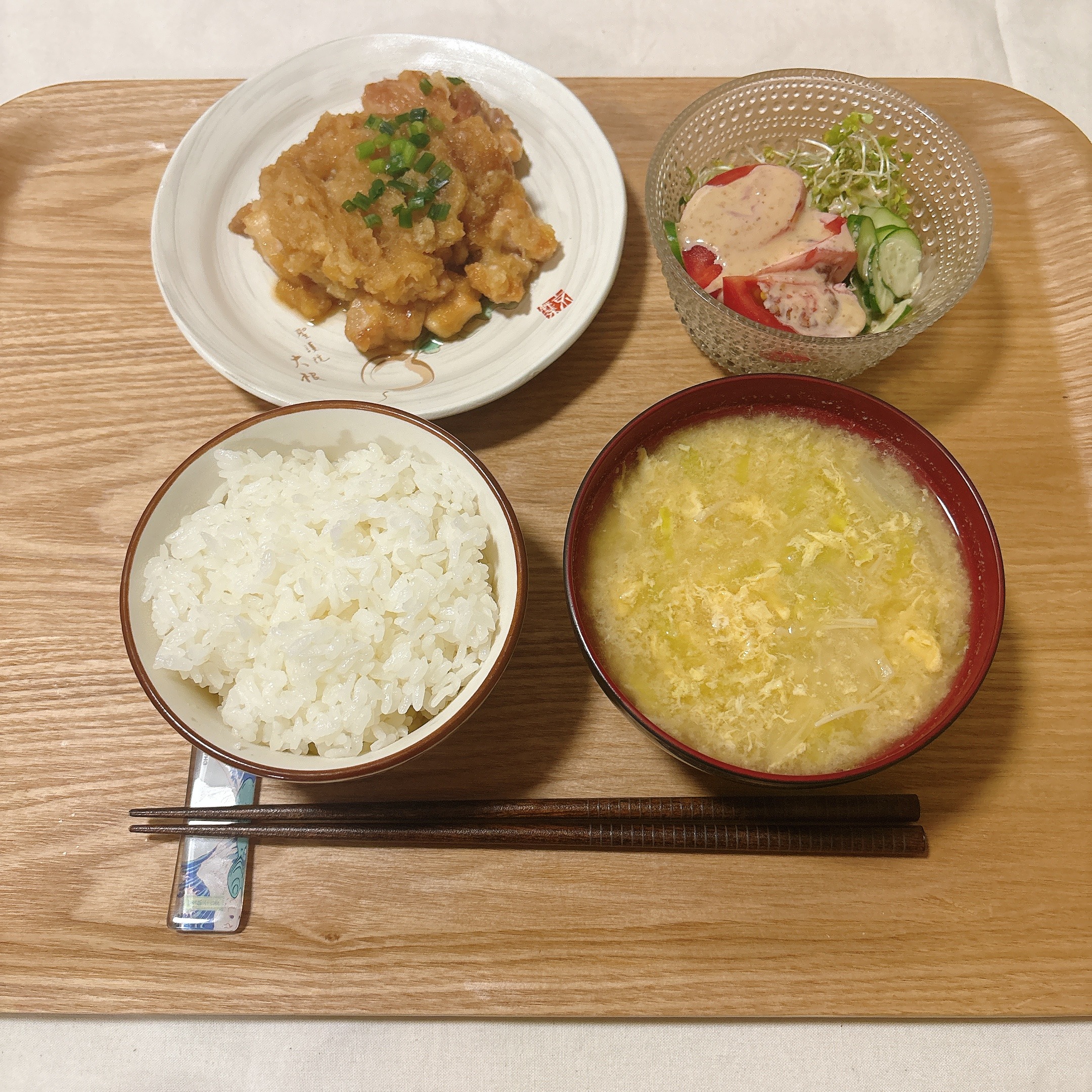 鶏肉のみぞれ煮、サラダ、味噌汁の妊活中の夜ごはん献立