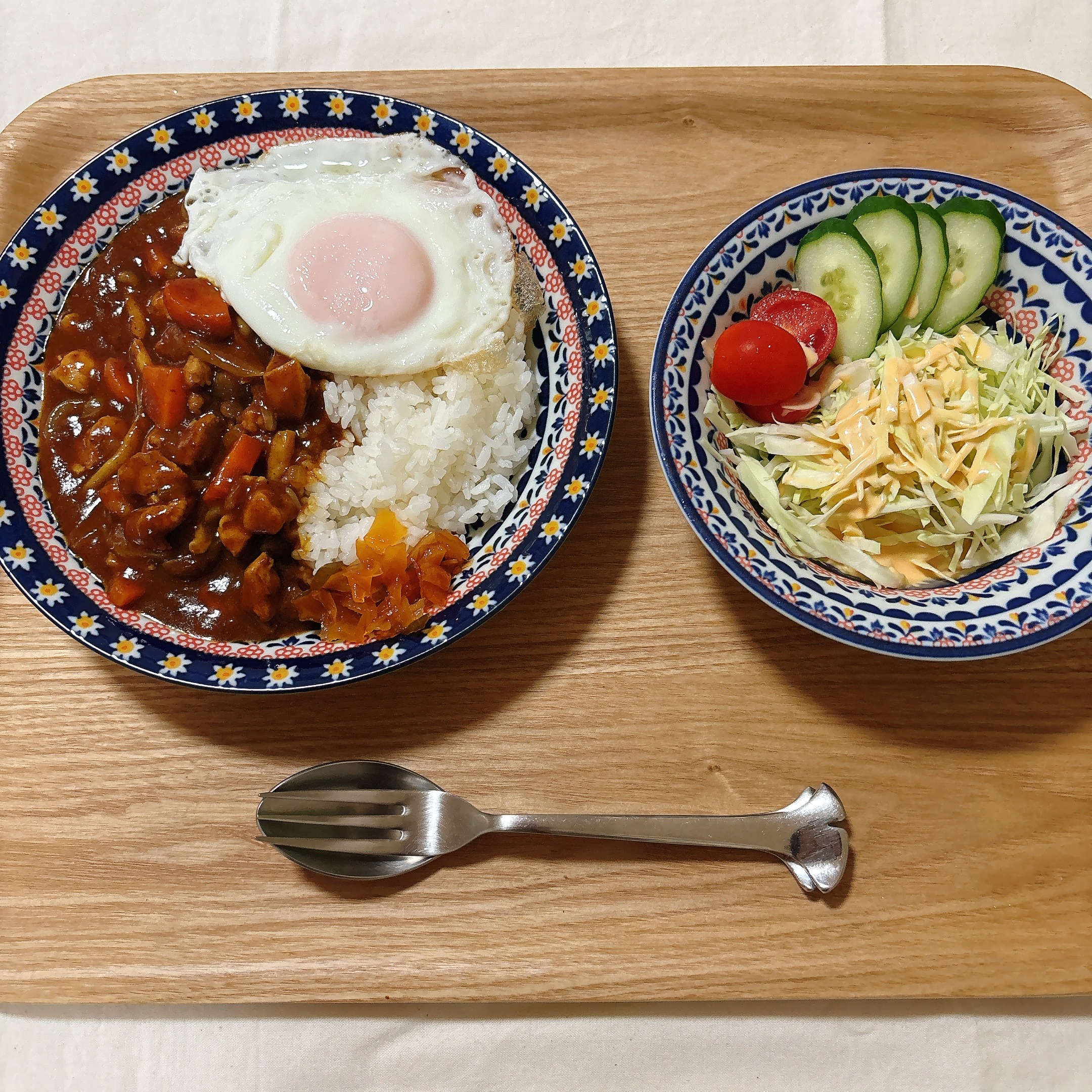 チキンカレー、サラダの妊活中の夜ごはん献立