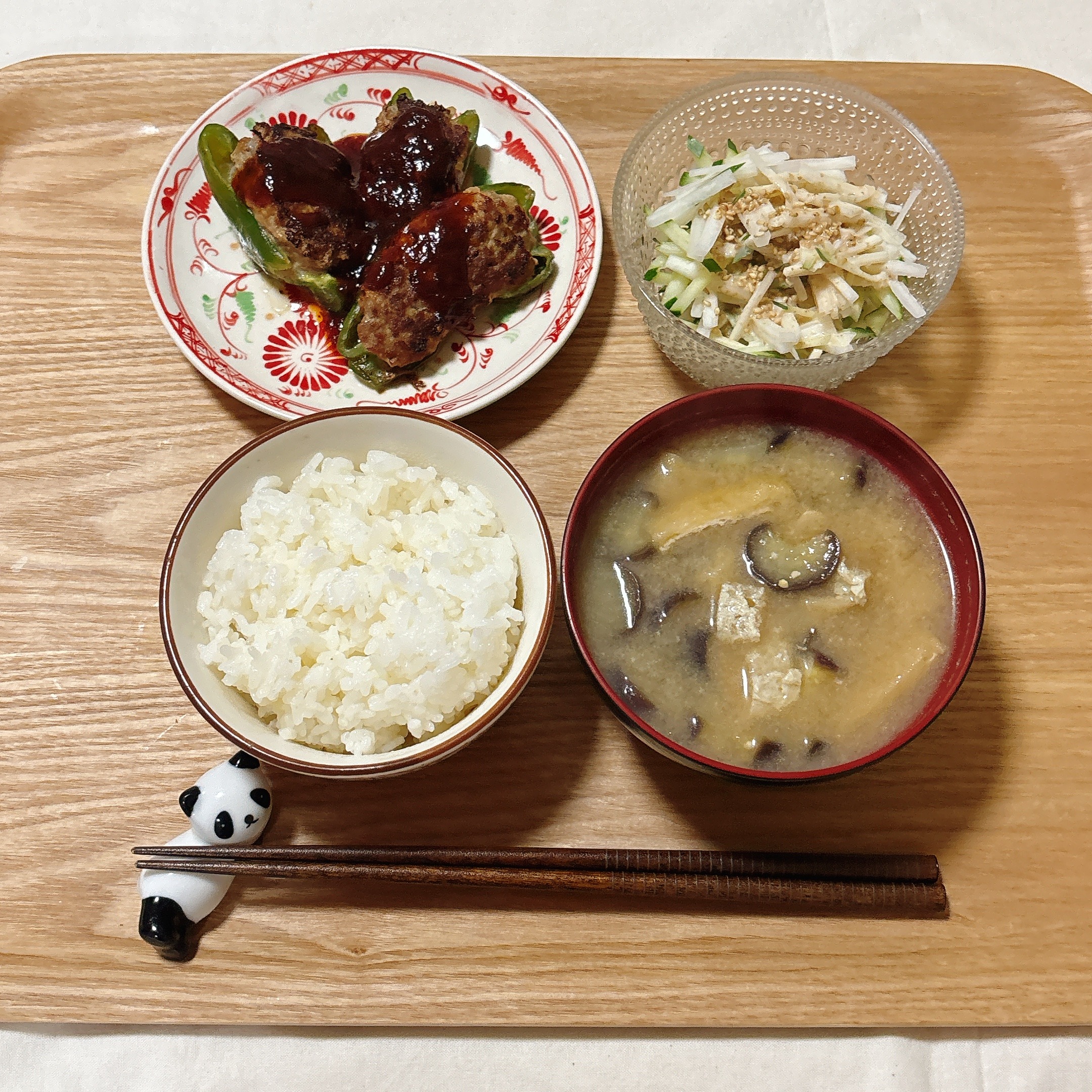 ピーマンの肉詰め、大根ときゅうりのサラダ、味噌汁の妊活中の夜ごはん献立